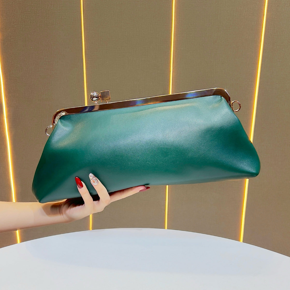 Stilvolle Satin Abend Clutch