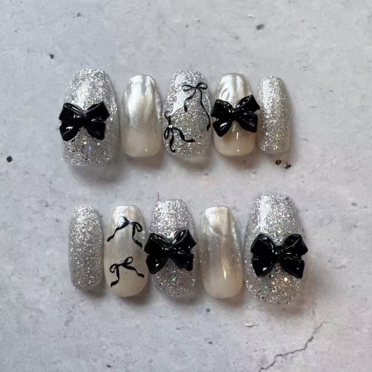 Glitzerndes Schleifen-Akzent Press-On Nagelset Brehn