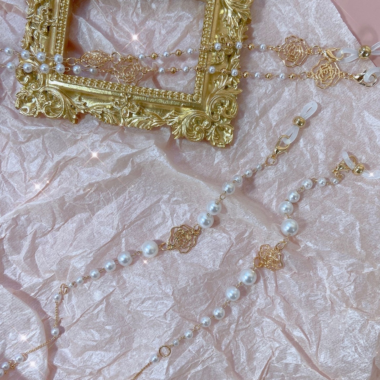 Glitzernde Brillenhalterkette mit Perlen und Floralen Anhängern Brehn