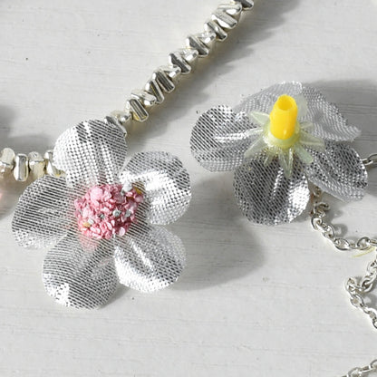 Glitzernde Blumen-Haaraccessoires
