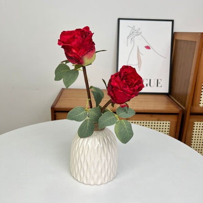 Natürlich aussehende Blumen Dekoration
