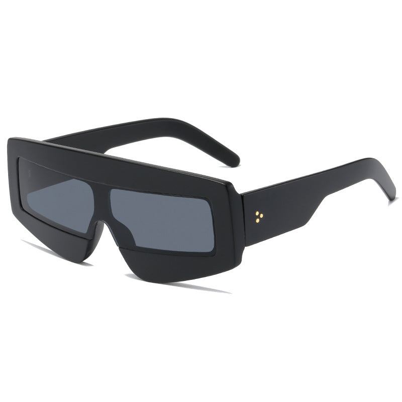 Damen futuristische Sonnenbrille im chunky Design Brehn
