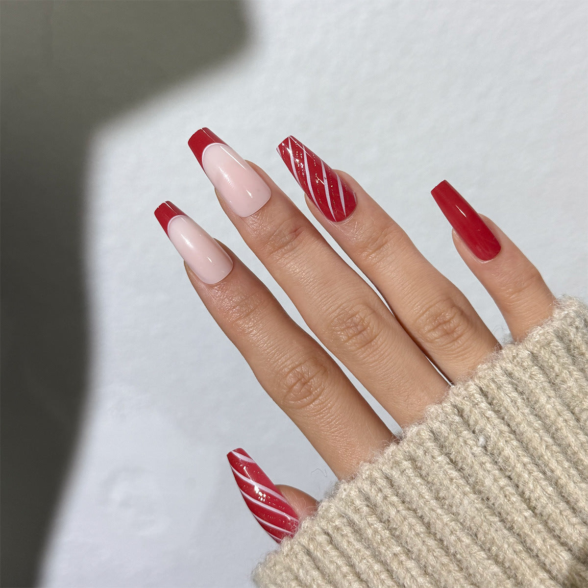 Langes Elegantes Press-On Nagelset Brehn