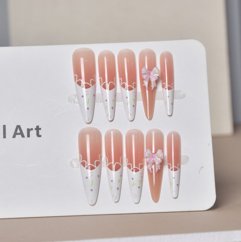 Künstlerisches Floral Press-On Nageldesign Brehn