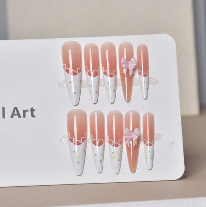 Künstlerisches Floral Press-On Nageldesign Brehn