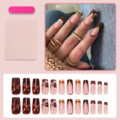 Kunstnagelset mit verschiedenen eleganten Designs Brehn