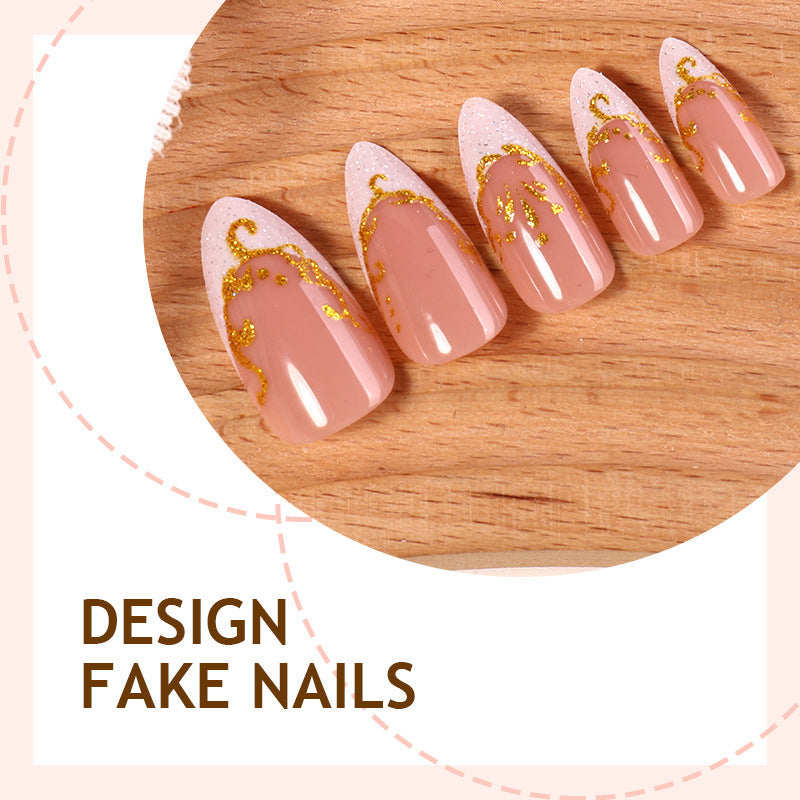 Kunstnagelset mit edlen Goldakzenten und transparentem Design Brehn