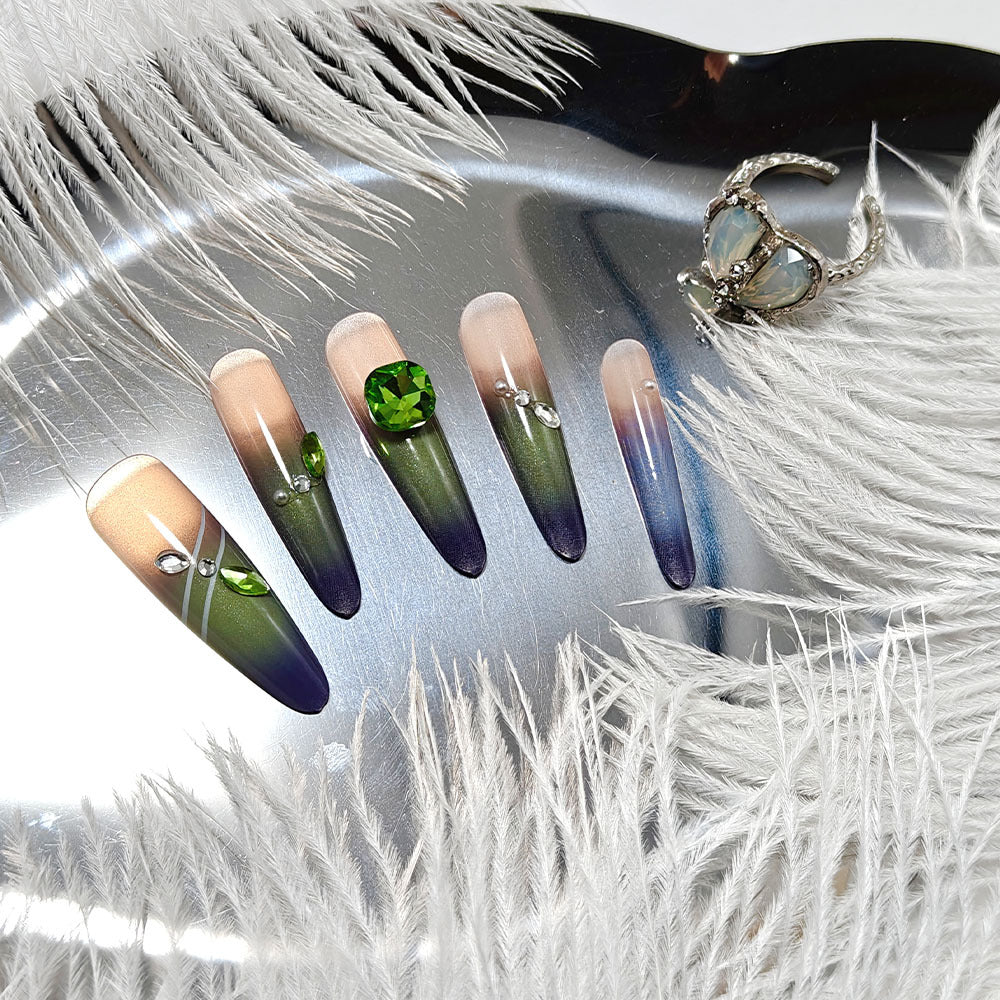 Kunstnägel mit Elegantem Ombre-Design und Funkelnden Akzenten Brehn