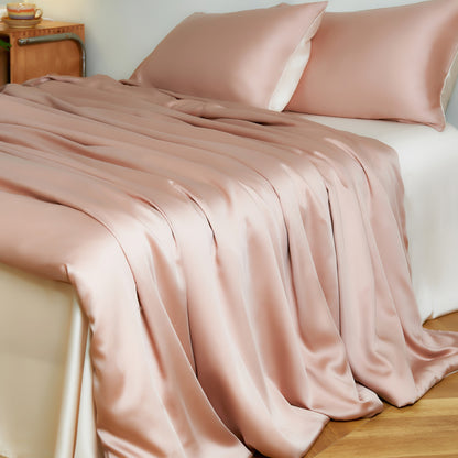 Luxuriöses Satin-Bettlaken-Set mit seidig-glatt wirkender Mikrofaser und drapiertem Fall