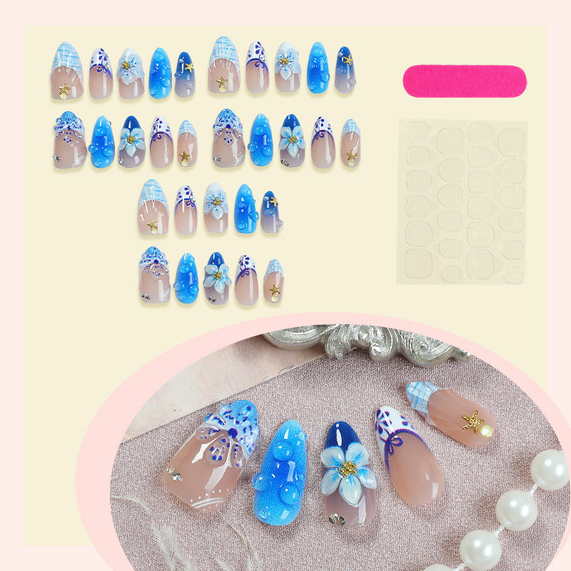 Kunstnagelset mit maritimen Motiven und floralem Design Brehn
