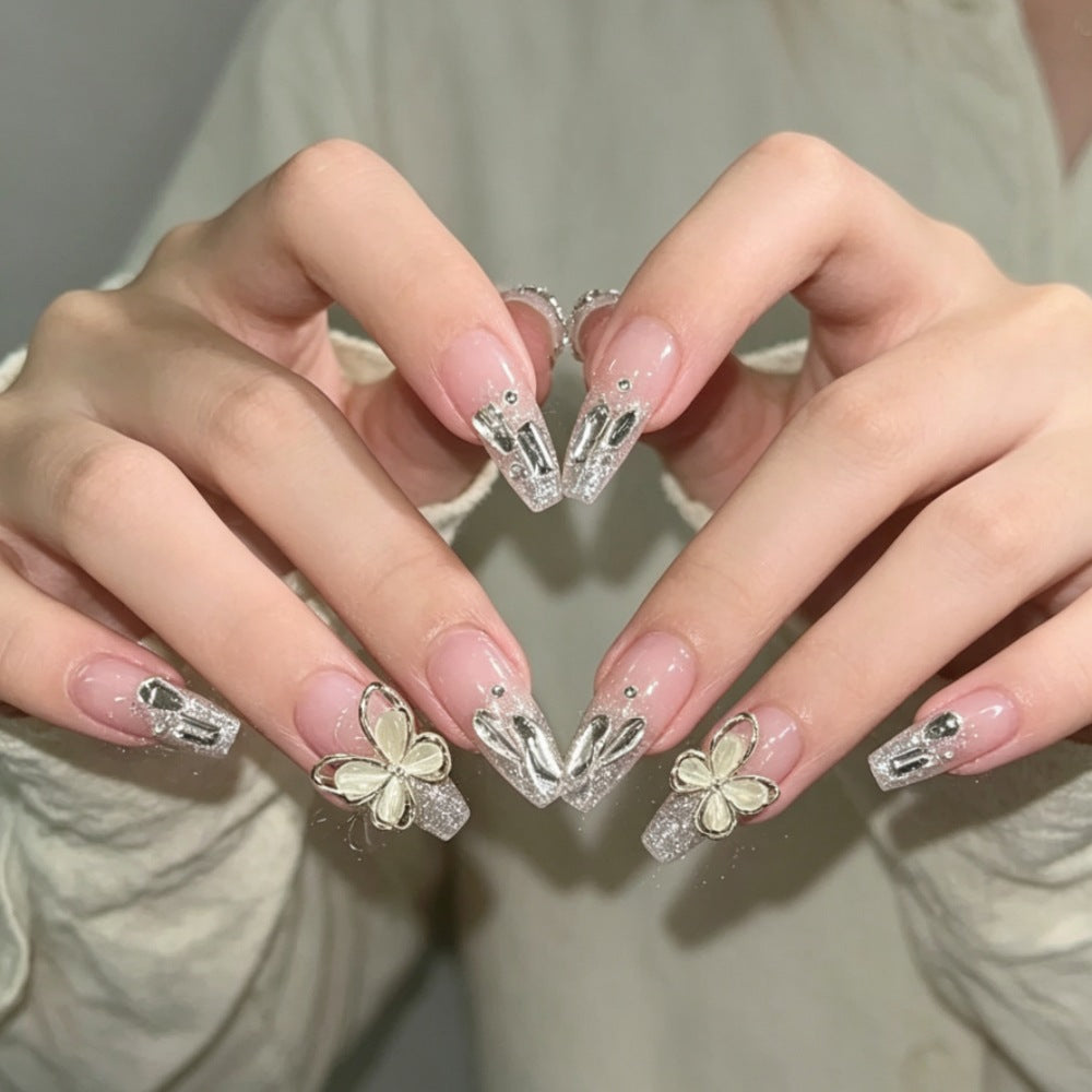 Glamouröser Press-On Nagel Set mit floralem und Glitzerakzenten Brehn