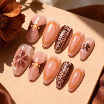 Künstlerisches Press-On Nagelkunstset mit floralen und tierischen Drucken Brehn