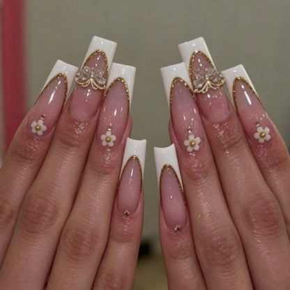 Elegante Blumennagelkunstverlängerungen Brehn