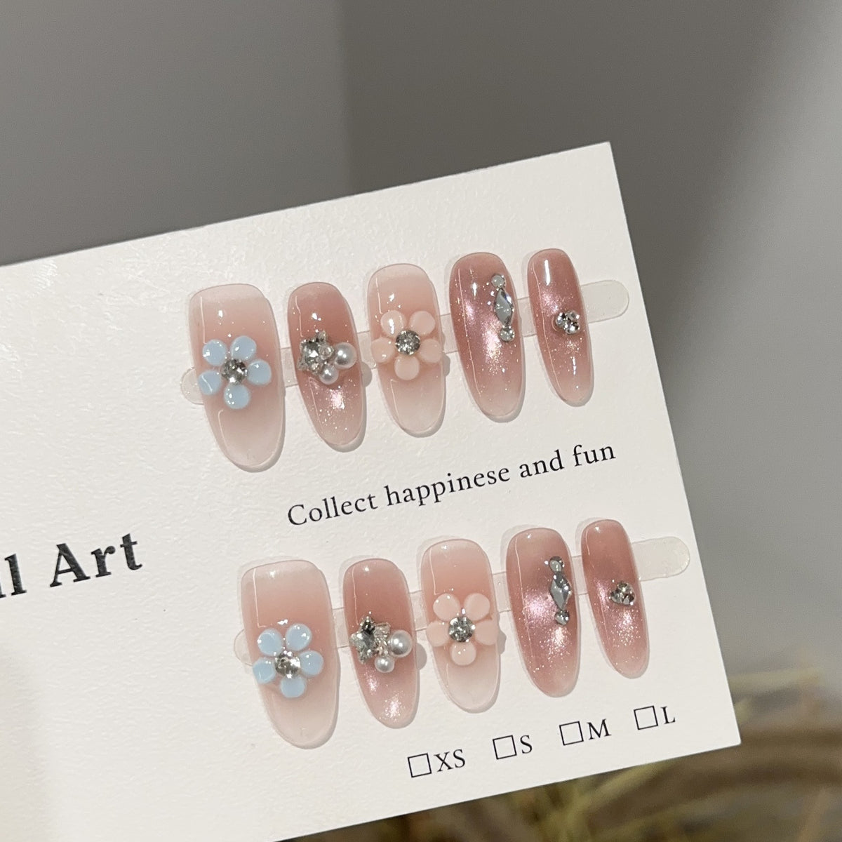 Blumenverzierte Press-On Nagelkunst
