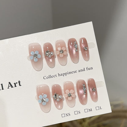 Blumenverzierte Press-On Nagelkunst