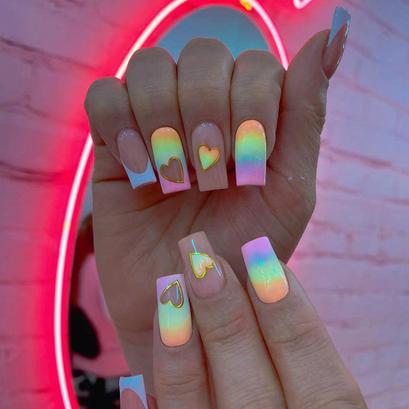 Künstlerische Herz-Themen Press-On Nageldesigns Brehn