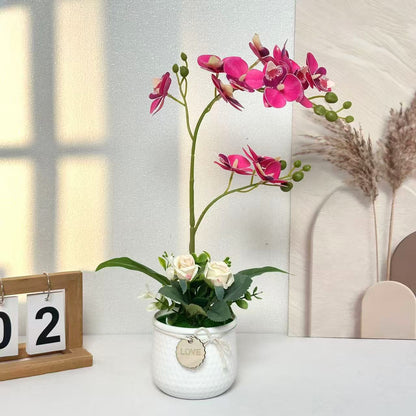Lebensechte Orchideen- und Rosenblumenarrangement