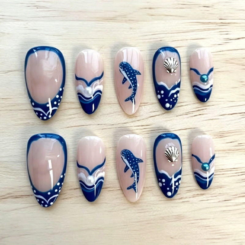 Kunstnagelset mit aufwendigen floralem und buntem Desig Brehn