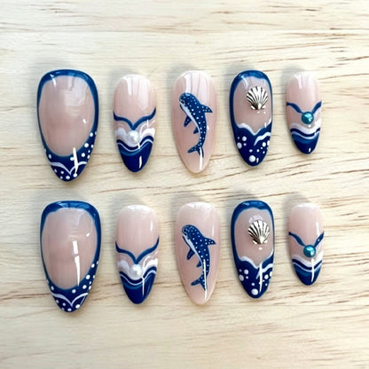 Kunstnagelset mit aufwendigen floralem und buntem Desig Brehn
