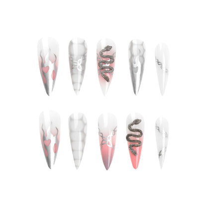 Kunstvolle Stiletto-Nägel mit Schlangen-Motiv Brehn