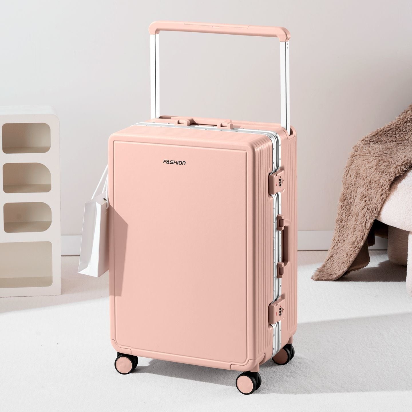 Hartschalen Trolley Mit Robustem Rollensystem Und Integrierter Sicherheit Brehn