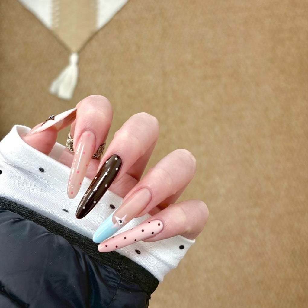 Künstlerische Nagelverlängerungs-Tips