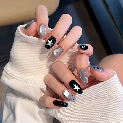 Künstlerische Sternenhimmel Nagelkunst