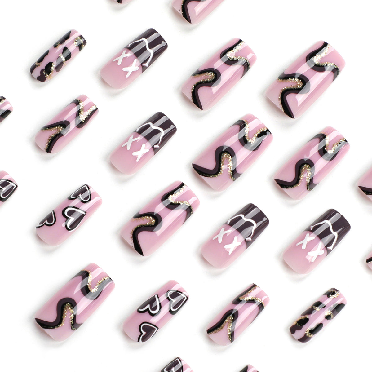 Kunstvolle Nagelverlängerungen im eleganten Design mit Goldakzenten Brehn