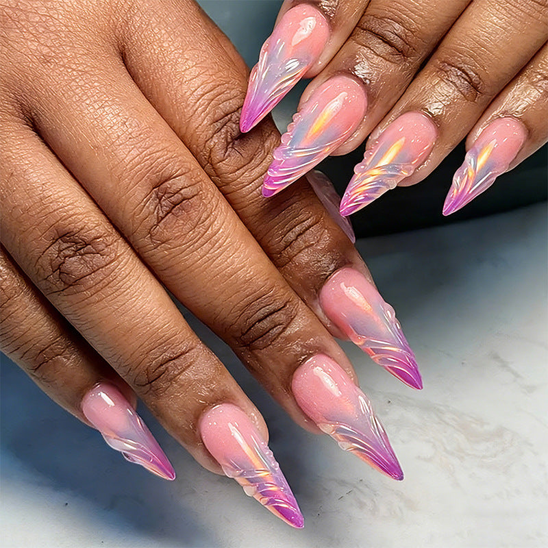 Kunstvolle Nagelspitzen im modernen Design Brehn