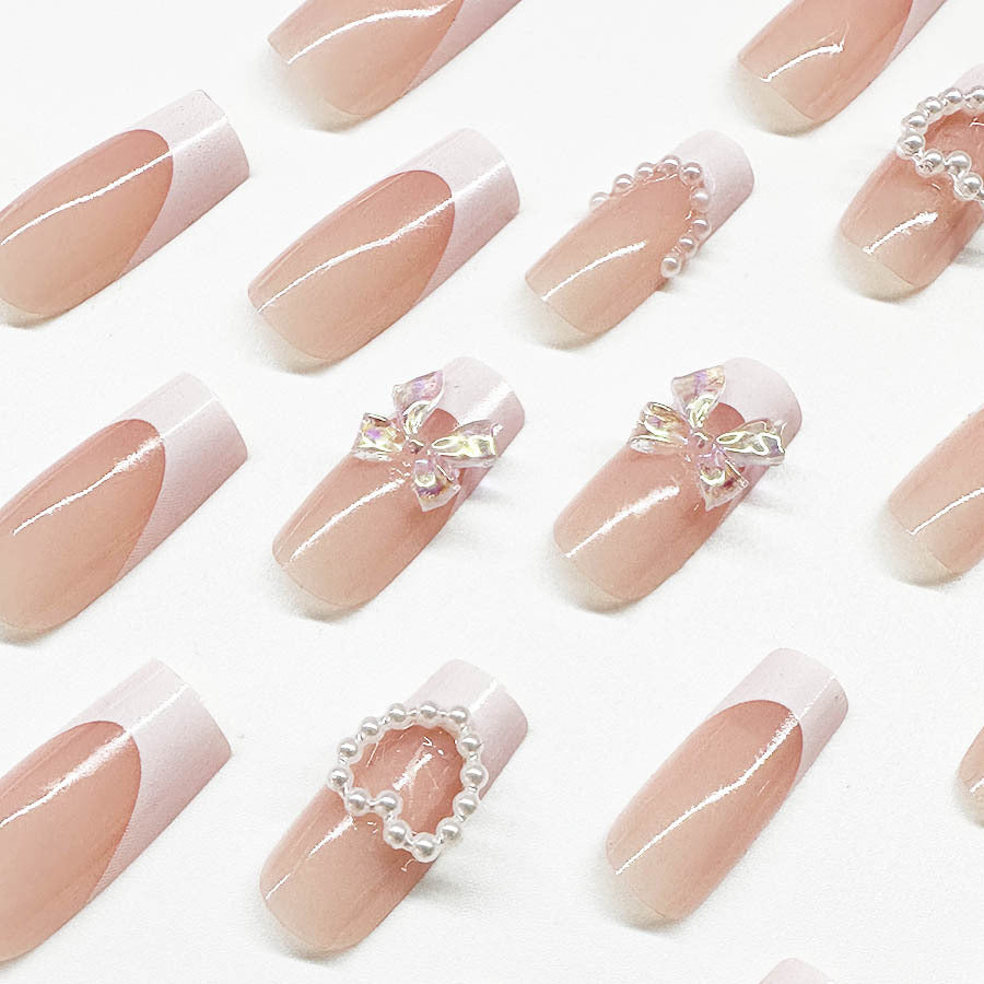 Kunstnagelset mit eleganten Perlen- und 3D-Blumenverzierungen Brehn