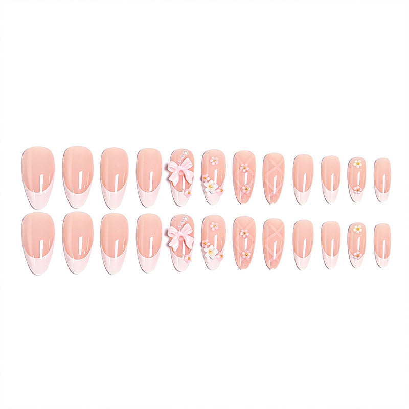 Kunstvolle Nagelspitzen mit Schleifen und Blumendekoren Brehn