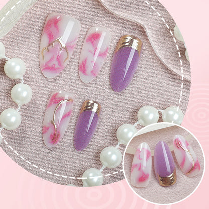 Elegantes marmoriertes Press-On-Nagelkunst-Set mit goldenen Akzenten Brehn