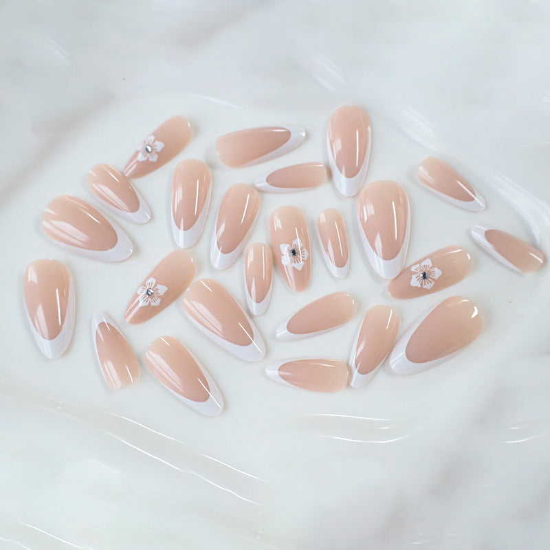 Elegante mandelförmige Nail Art Extensions Brehn
