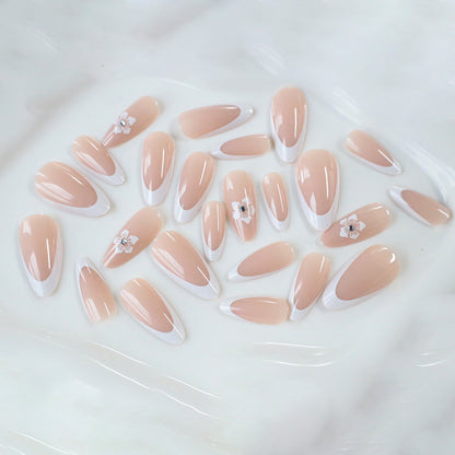 Elegante mandelförmige Nail Art Extensions Brehn