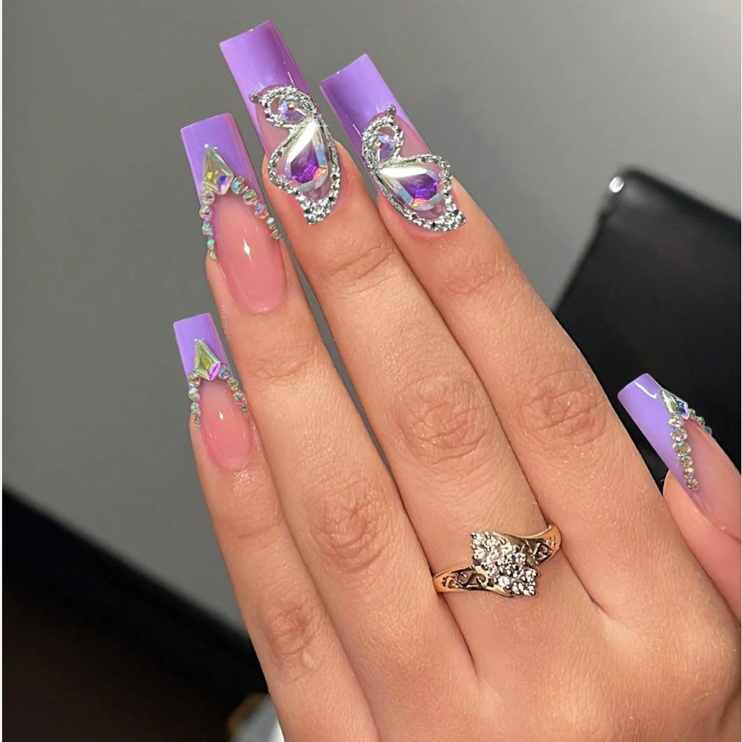 Kunstnagelset mit luxuriösen 3D-Akzenten Brehn