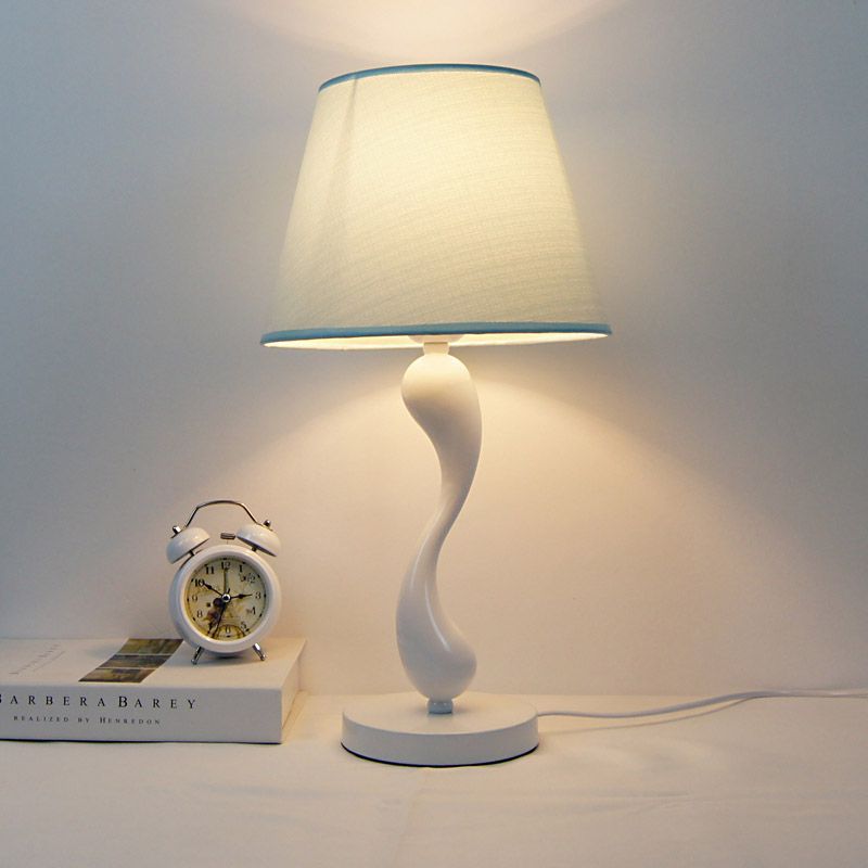 Künstlerische LED-Tischlampe