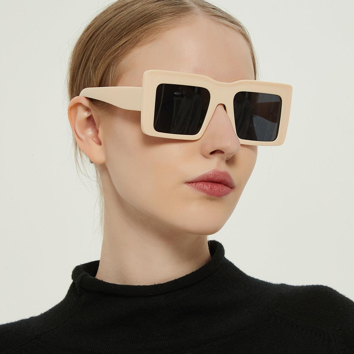 Damen quadratische Sonnenbrille mit transparentem Rahmen und UV-Schutz Brehn