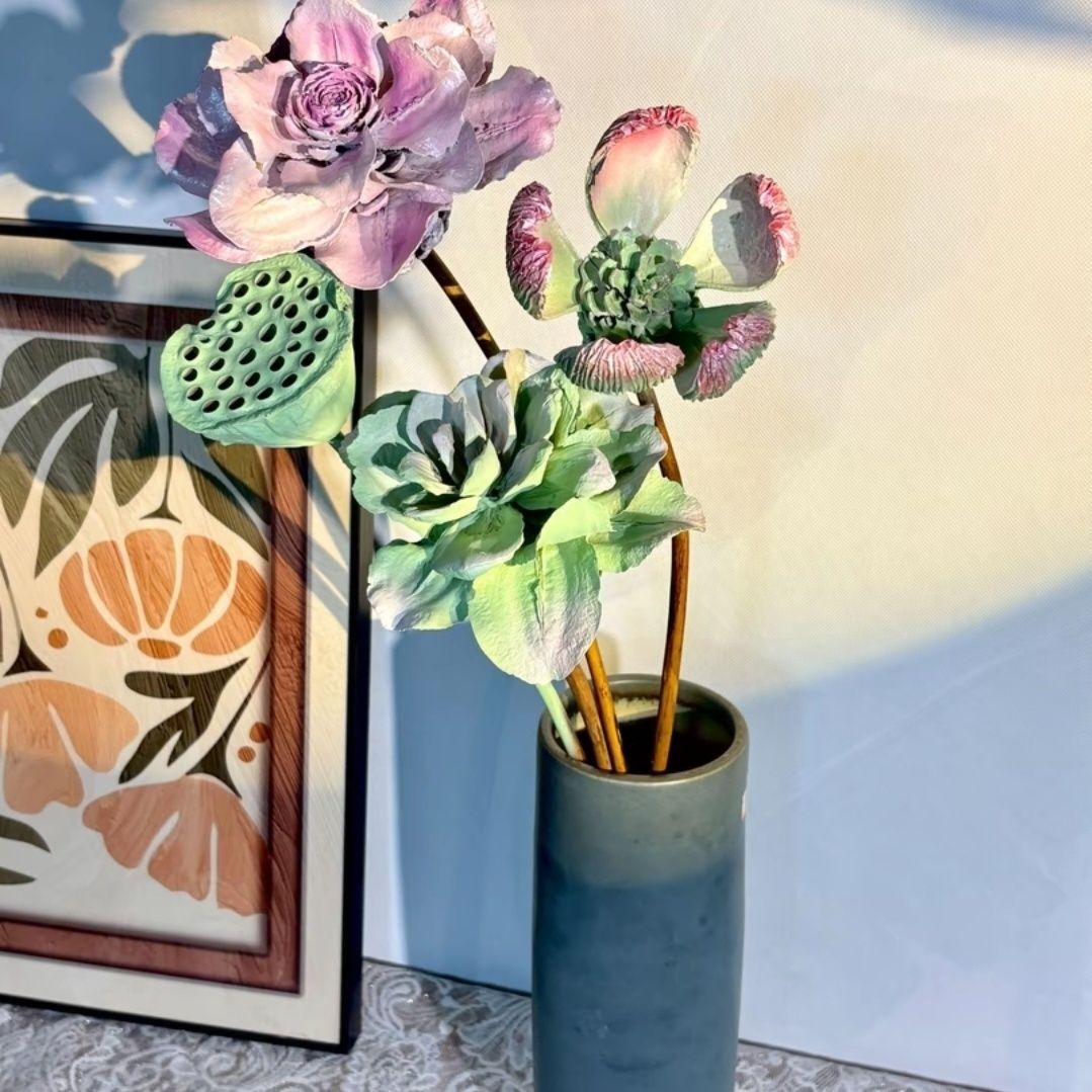 Dekorative handgefertigte Blumenarrangement