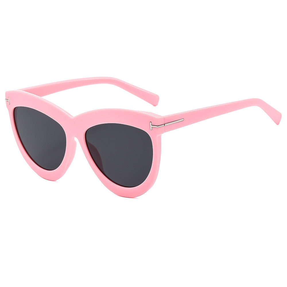 Stilvolle Katzenaugen-Sonnenbrille mit schlanken Metallakzenten Brehn