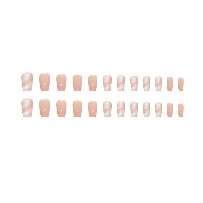 Elegante Kunstnagelspitzen mit glänzenden Goldakzenten Brehn