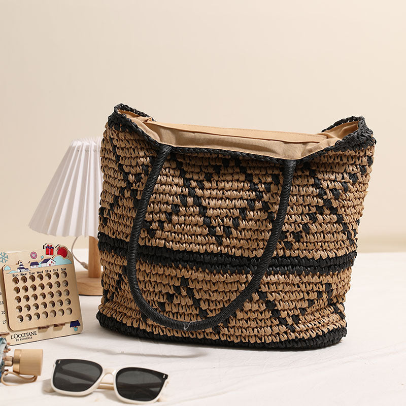 Handgefertigte Basttasche mit Geometrischem Muster Brehn