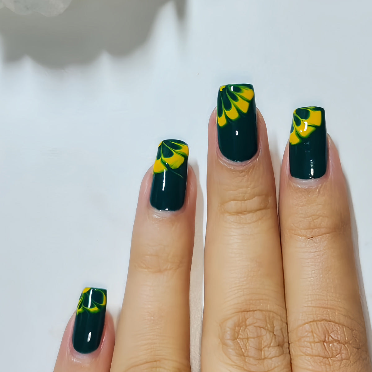 Künstlerische Aquarell-Nagelkunst Brehn