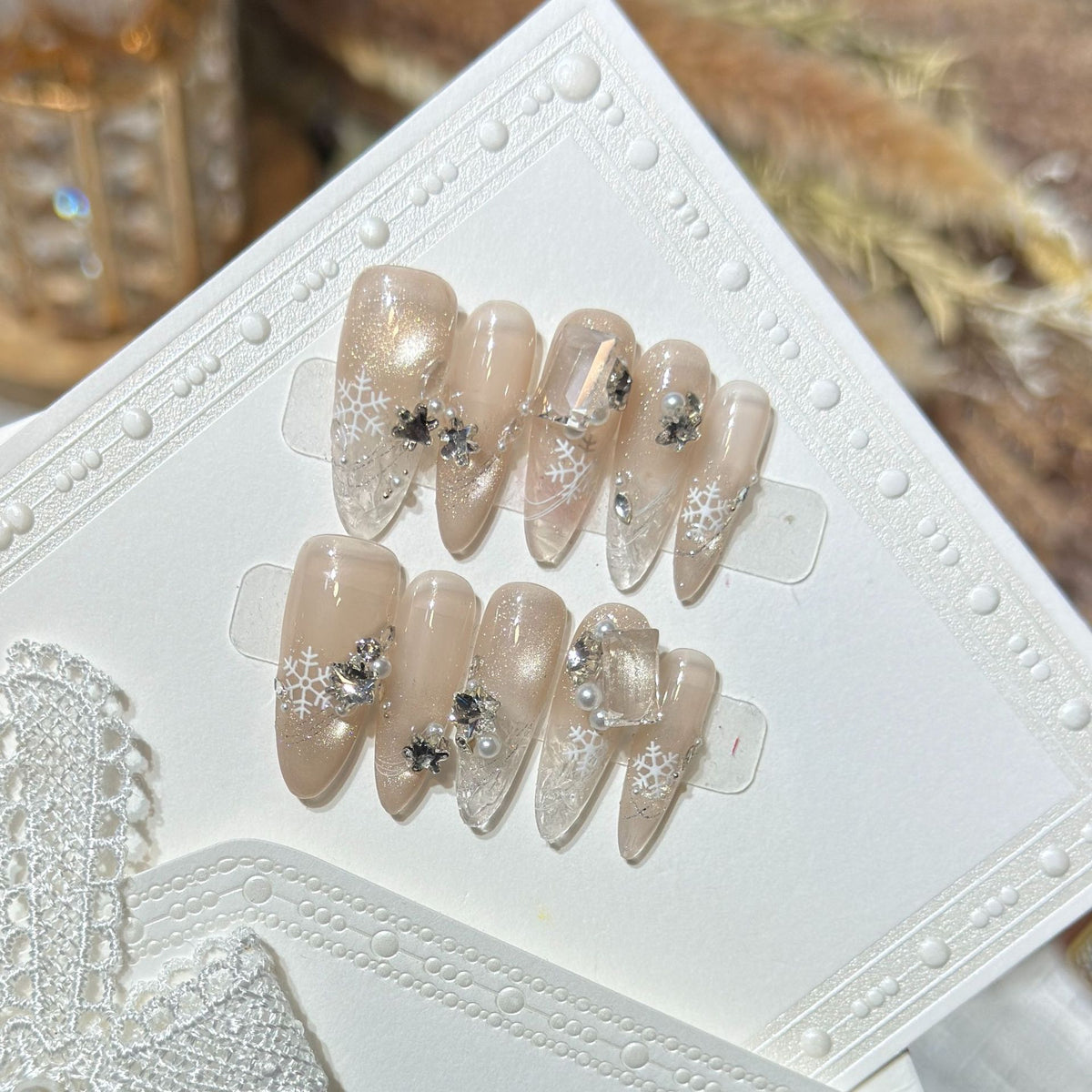 Schneeflocken-inspirierte Stiletto Press-On Nagelset Brehn
