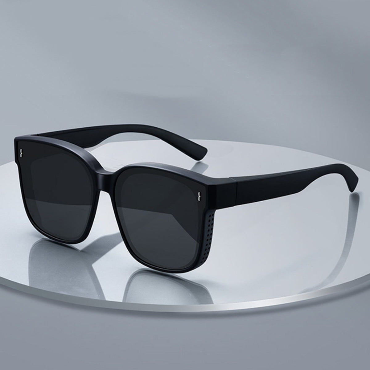 Damen modische Sonnenbrille im modernen Rahmendesign Brehn