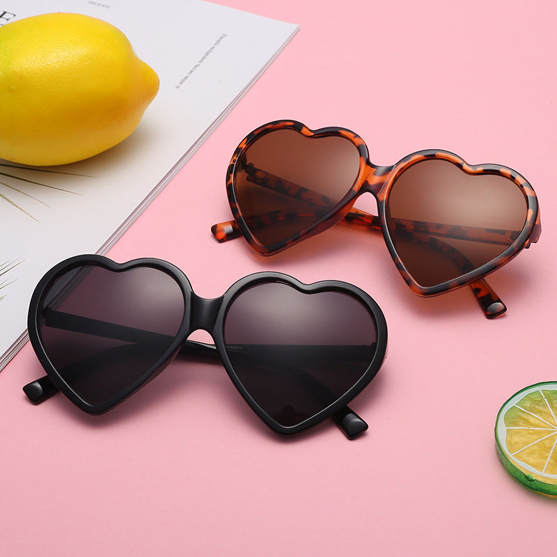 Damen Herzförmige Sonnenbrille mit stylishem Rahmen Brehn