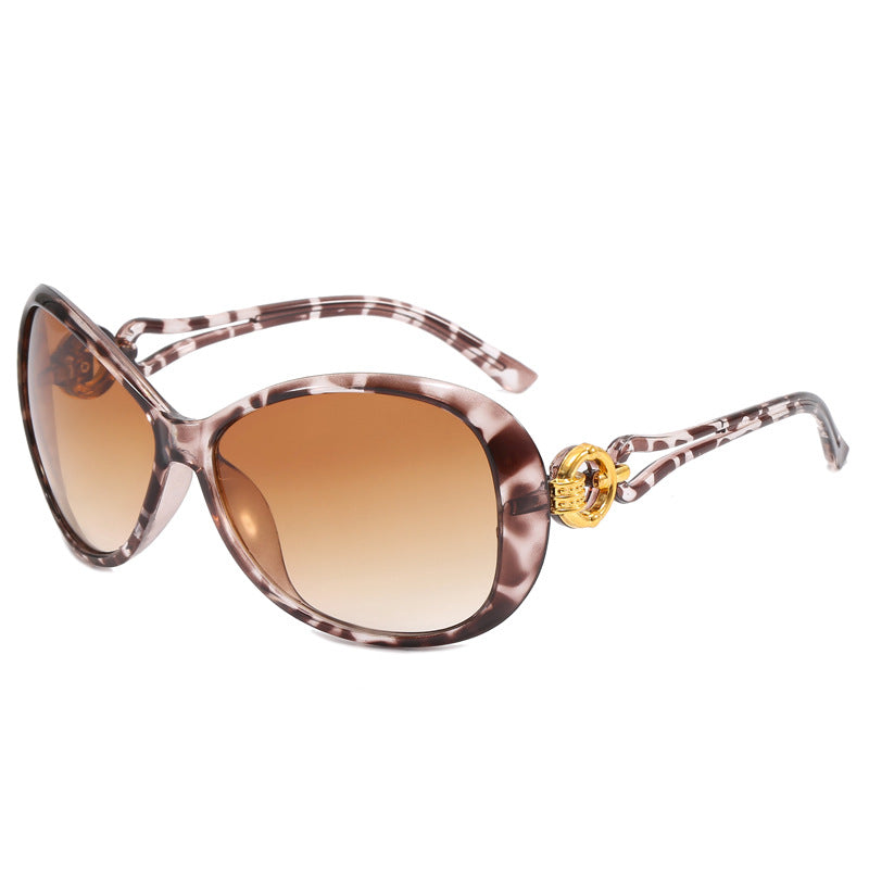 Damen Modische Sonnenbrille mit retro Akzenten Brehn