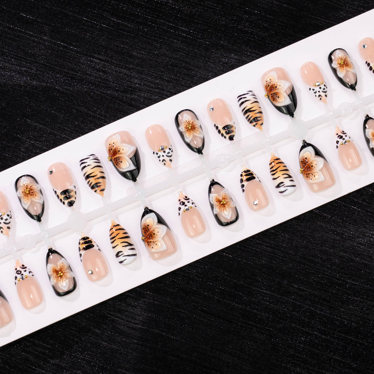 Künstlerisches Tierdruck Press-On Nail Art Set Brehn