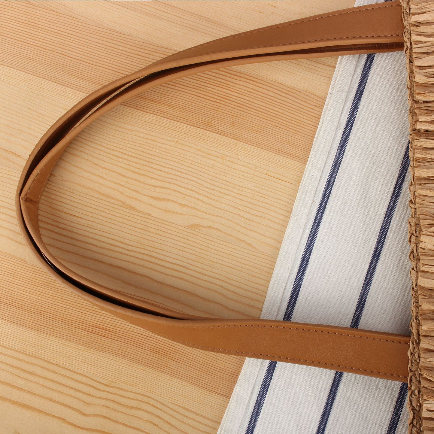 Strandtasche Aus Handgewebtem Naturmaterial mit Fransenverzierung Brehn