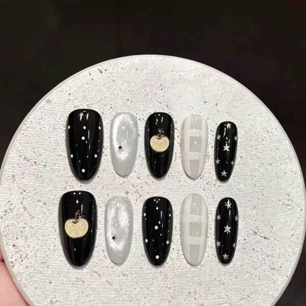 Dekorative Press-On Nagelkunst Set Brehn