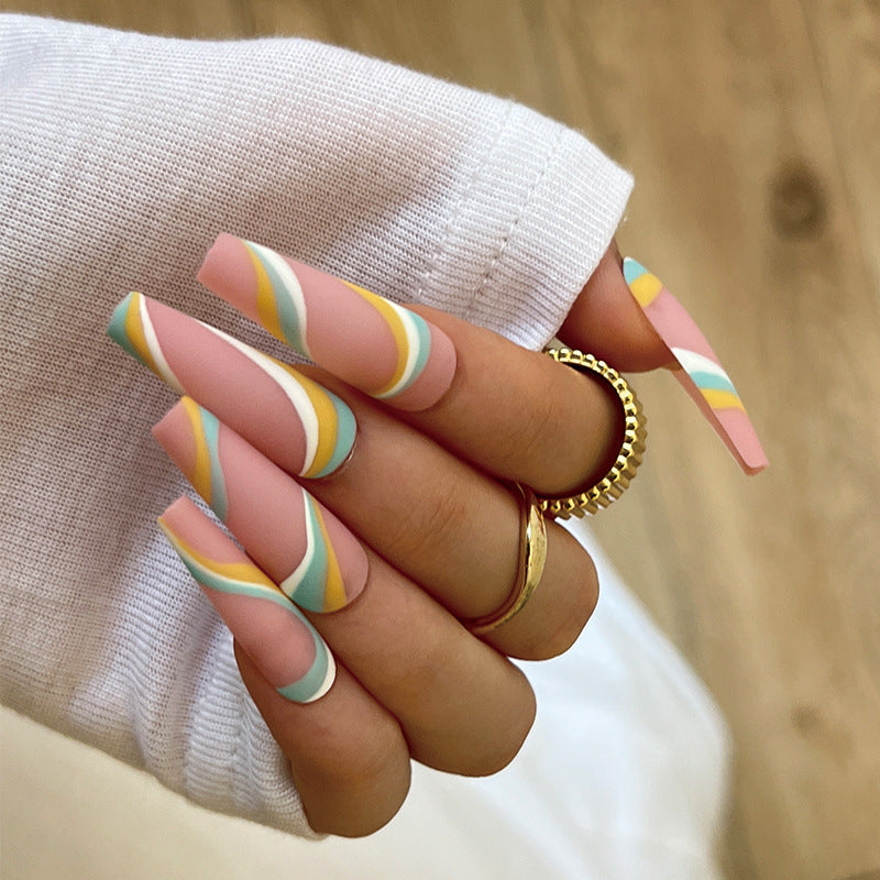 Künstliche Nagelverlängerungen mit modernem Wellen-Design Brehn
